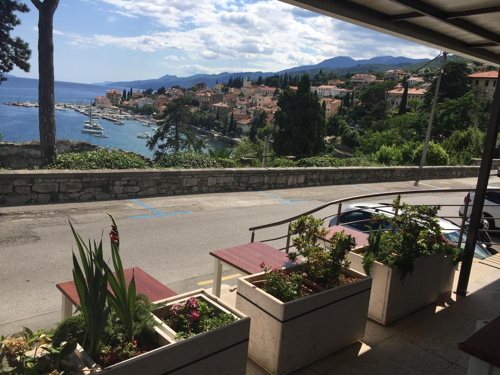 Villa Dinka Vip Apartmani Abbázia Kültér fotó
